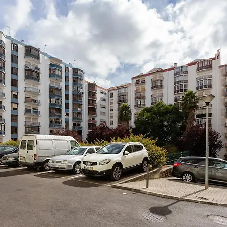 Apartment Nest - Near The Train To Lisbon & Sintra *